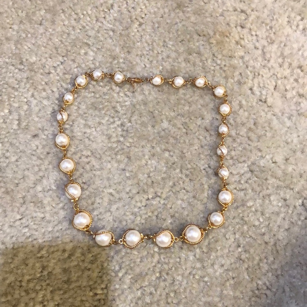 Pearl and gold short necklace